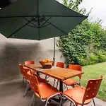 Casa Com Jardim Perto Do Parque